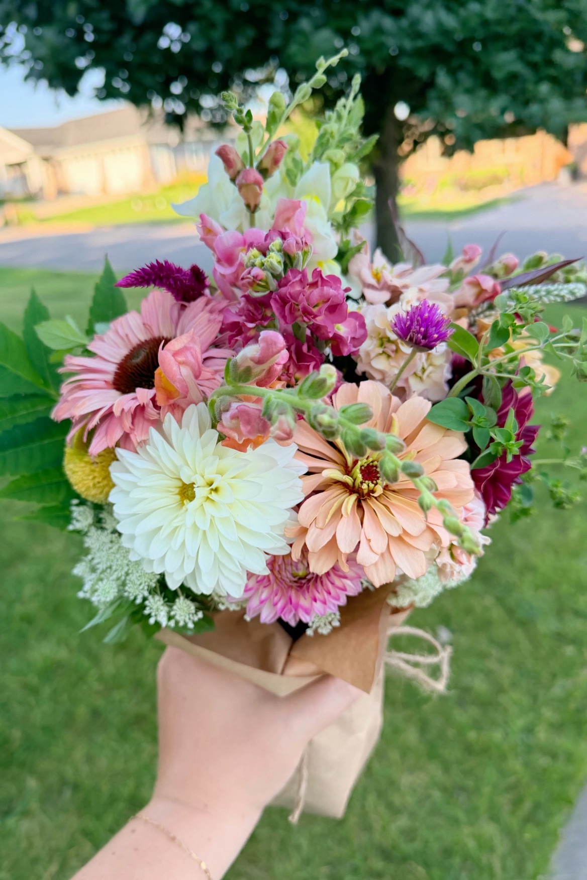 How to Harvest Garden Flowers for the Longest Vase Life